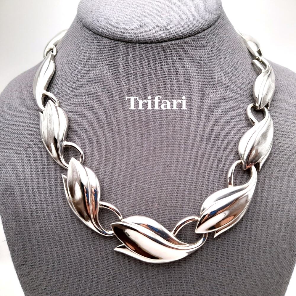Vintage Crown Trifari Silver Tone Leaf Choker Necklace Rhodium